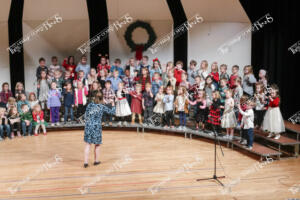 K  1st grade Christmas concert (22 of 45)
