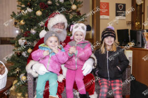 Minnwest Santa -  Everly, Emsleigh, and Ellie Holm (7 of 14)