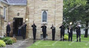 Dovary.military salute